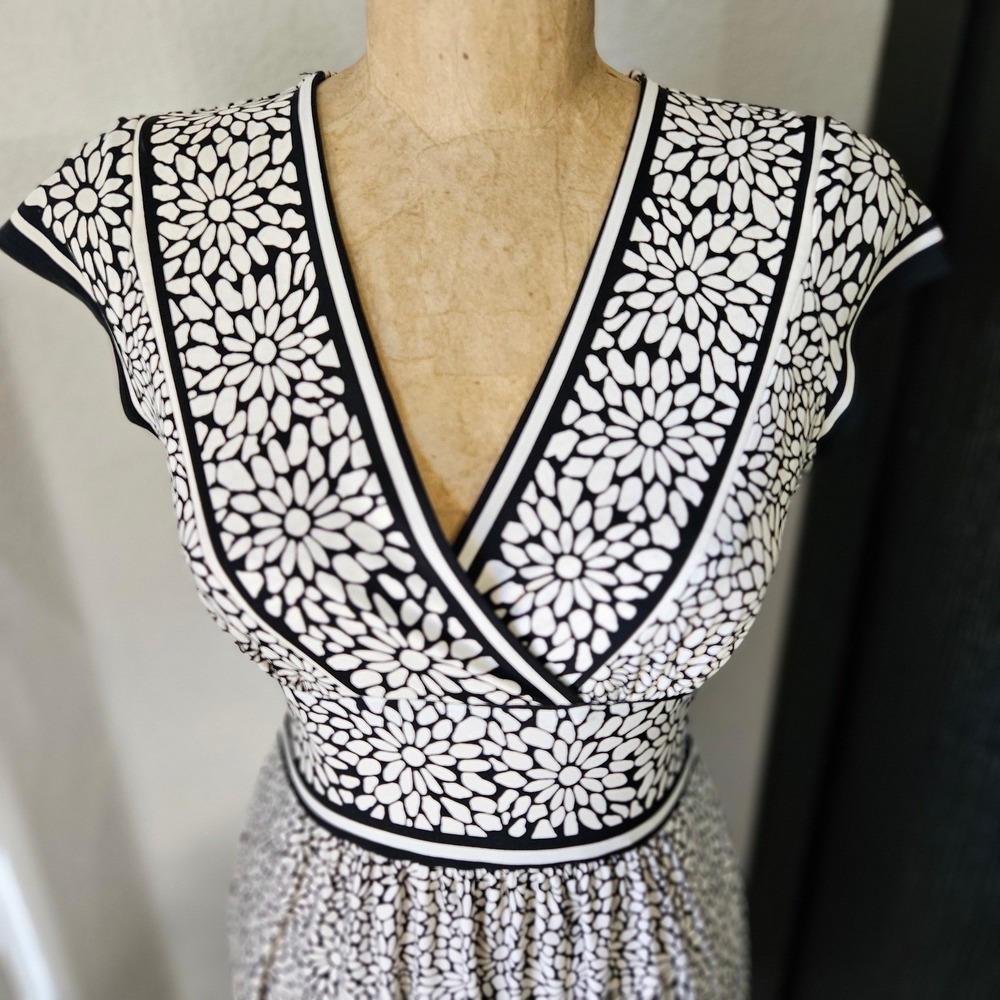 Mariposa Floral Wrap Dress Empire Waist Cap Sleeve M Cottagecore Black Cream - Picture 2 of 7
